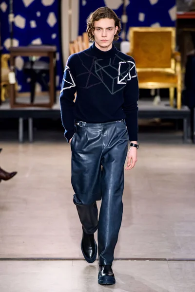Look 25